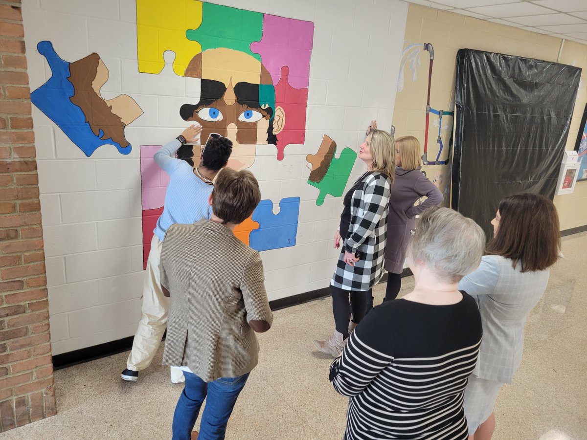 BoroPantherNews's tweet image. The imagination of Ellie Russell-Zink, a 7th grader @Springboro_SJHS, came to life this week amongst classmates. Ellie painted a large mural on the commons’ wall for all to see. More - facebook.com/SpringboroScho… @SpringboroSuper @Boro_Treasurer @curriculumcook