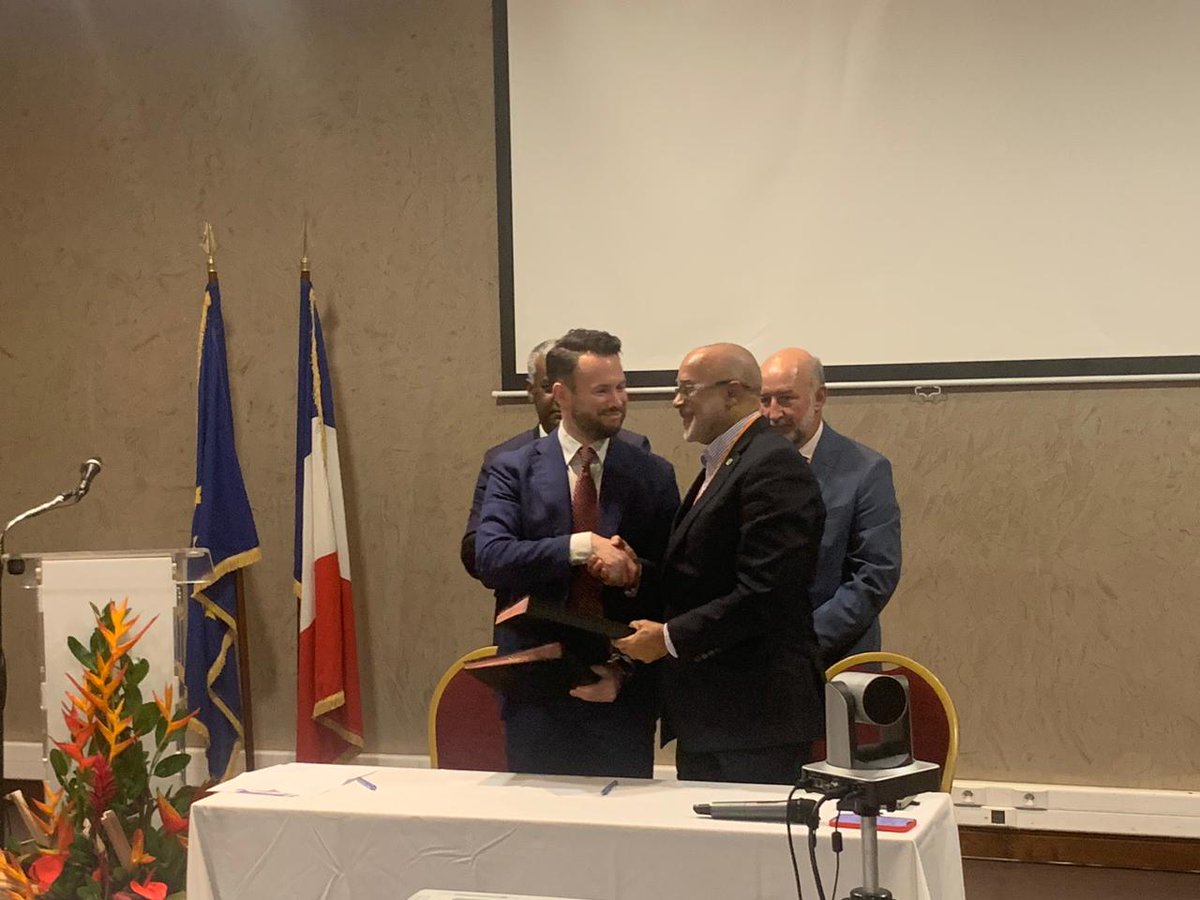 Marc Dubernet (@dubernetmarc) on Twitter photo L'<a href="/oecscommission/">OECS Commission</a> et l’<a href="/AFD_France/">Agence Française de #Développement (AFD) 🇫🇷 🇪🇺</a> signent pour la première fois un #Mémorandum d'entente en présence de <a href="/DidacusJules/">Didacus Jules</a>, SEMA Francis Etienne, Joël Mathurin et <a href="/CTrottmann/">Charles Trottmann</a>. Seul on va plus vite, ensemble on va plus loin.
#coopérationrégionale #CCRAG2023 L'<a href="/oecscommission/">OECS Commission</a> et l’<a href="/AFD_France/">Agence Française de #Développement (AFD) 🇫🇷 🇪🇺</a> signent pour la première fois un #Mémorandum d'entente en présence de <a href="/DidacusJules/">Didacus Jules</a>, SEMA Francis Etienne, Joël Mathurin et <a href="/CTrottmann/">Charles Trottmann</a>. Seul on va plus vite, ensemble on va plus loin.
#coopérationrégionale #CCRAG2023