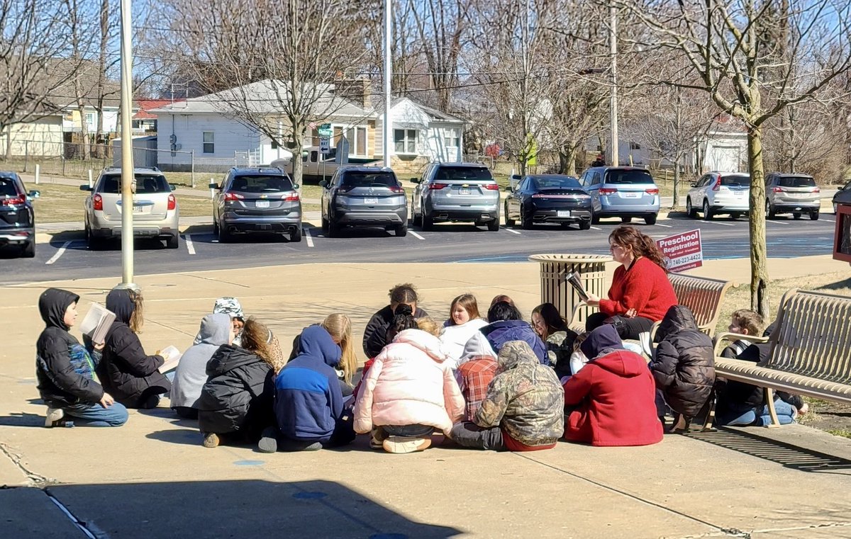 📖 Our McKinley students are turning into reading machines! With help from Mrs. Dietsch, first-grade student, Kendrick, read the story he wrote to Ms. Fouts. Miss Huber’s third-grade class read “The Strangers”, by Margaret Peterson Haddix, while sitting outside. #WeRPrexies
