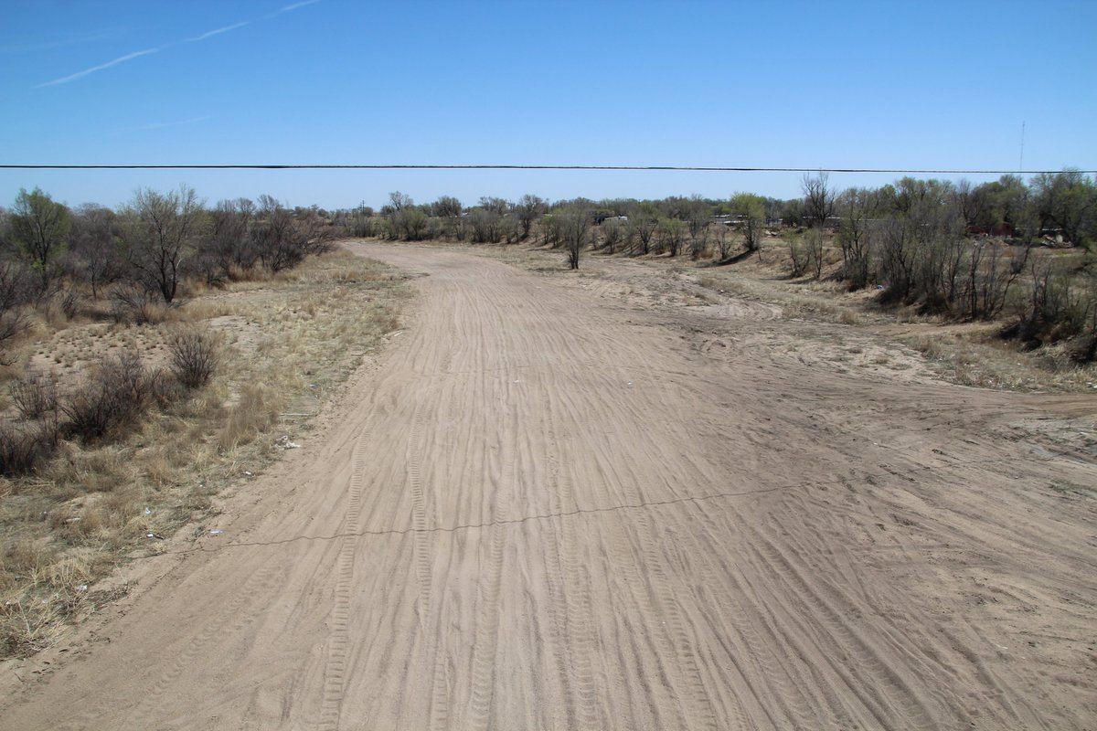 davidcondos's tweet photo. If any Wichita folks are curious about what a drier Arkansas River might look like, here's a view of the river bed at Garden City #westernkansas https://t.co/zAnocXzUKS
