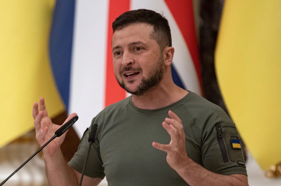 chartdata's tweet photo. President of Ukraine Volodymyr Zelenskyy appears on this week's Billboard charts (#7 Digital Song Sales). https://t.co/Bh51pUaWYC