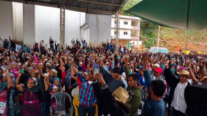 HacemosAldea's tweet photo. #HacemosALDEA | Compartimos el comunicado de las comunidades de la nación Ayuuk de San Juan Cotzocón, Oaxaca en el que exigen al @TEEOax notifique ya la sentencia para la acreditación de sus autoridades.

Consulta el comunicado 👇🏾 https://t.co/c1V7JhxAO6