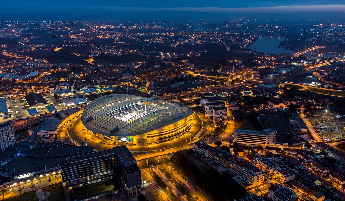 DragaoNews1893's tweet photo. Porto, cidade e clube 🌃💙 https://t.co/SeW8wFDb10