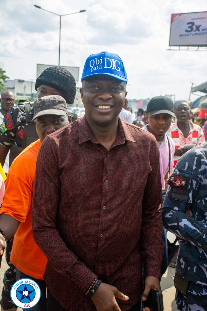 DawariGeorge's tweet photo. I took my campaign to Oil Mill market today and I was very warmly received as the governorship candidate that stands with the yearnings and aspirations the people have.

 #actionalliance #riversstate2023 #dawarigeorge #ItsMorningAgain #bluestar #dig2023 #riversstate https://t.co/fpODuoWyad