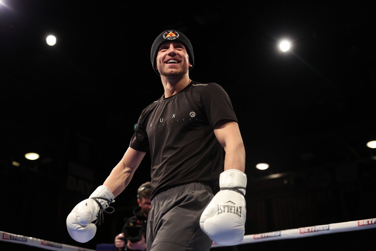 MatchroomBoxing's tweet photo. All smiles 😁 @peter_mcgrail 

Time to embark on a very special journey ✨

#PachecoCullen #DaviesJrFoley https://t.co/iskjQHkYhy