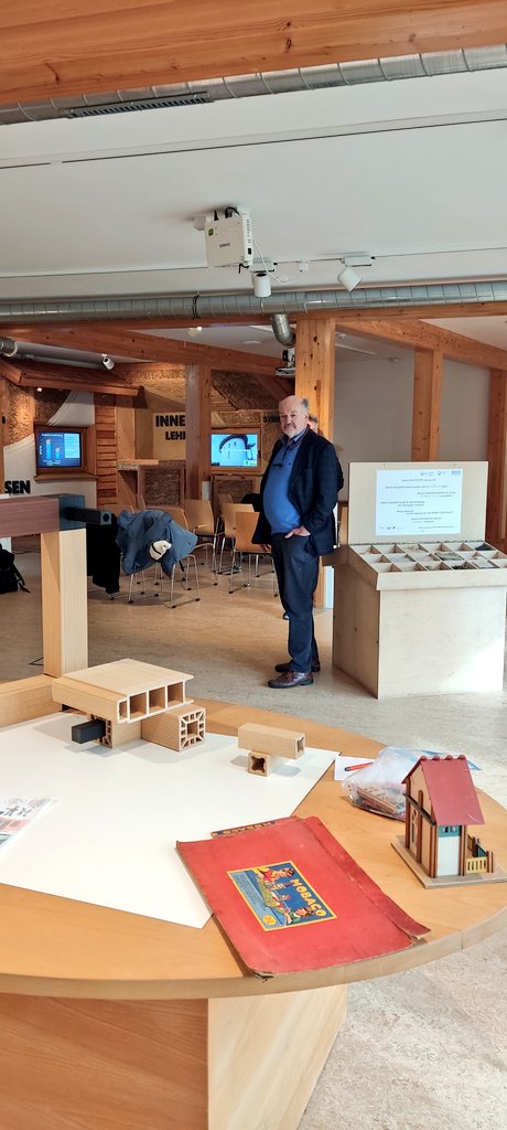 BurchertMichael's tweet photo. Excellent talks at the #NZNB today on secondary materials: straw building, cement free foundations and modular systems to use in Ukraine and earthquake disaster areas. Parallel to a pro straw workshop from https://t.co/gQPPMGfdz9
Thanks @bmpiscaer and https://t.co/rwTofXIv4S https://t.co/1jraoXmJhl