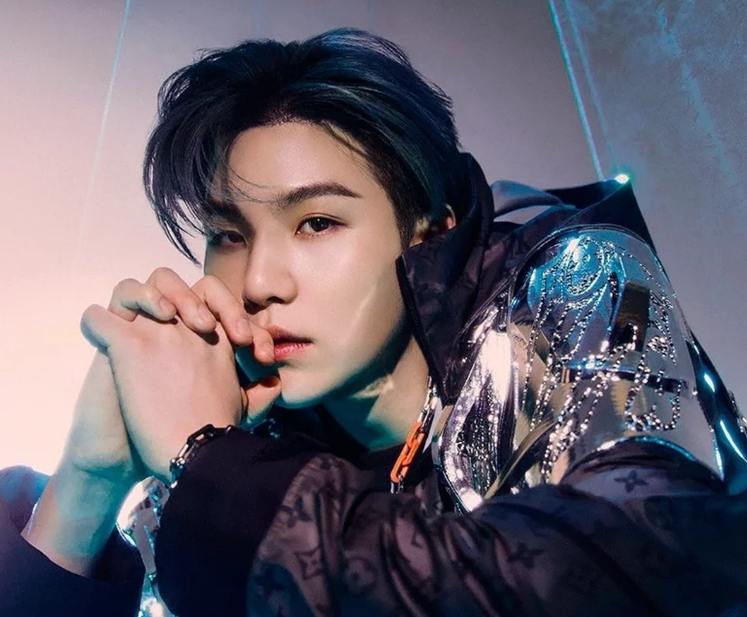 Agraja3's tweet photo. @BTS_twt Happiest birthday to our Min yoongi💜may you be always happy and healthy and you get whatever you wish for in live and be prosperous. We love you alot 💜 #HappyBirthdaySUGA #SUGADay2023 #HAPPYSUGADAY 💜💜💜💜💜💜💜 https://t.co/dalQ40UsiC