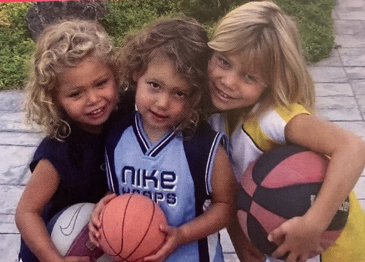 “Twinkie” power! 💪💪 
Hernandez sisters Hunter, Maya &amp; Haley AMHS <a href="/mitty_wbb/">Mitty WBB</a> legacy is simply remarkable. Leaders, workers &amp; winners. 
#AlwaysAMonarch 🦁👑🖤💛