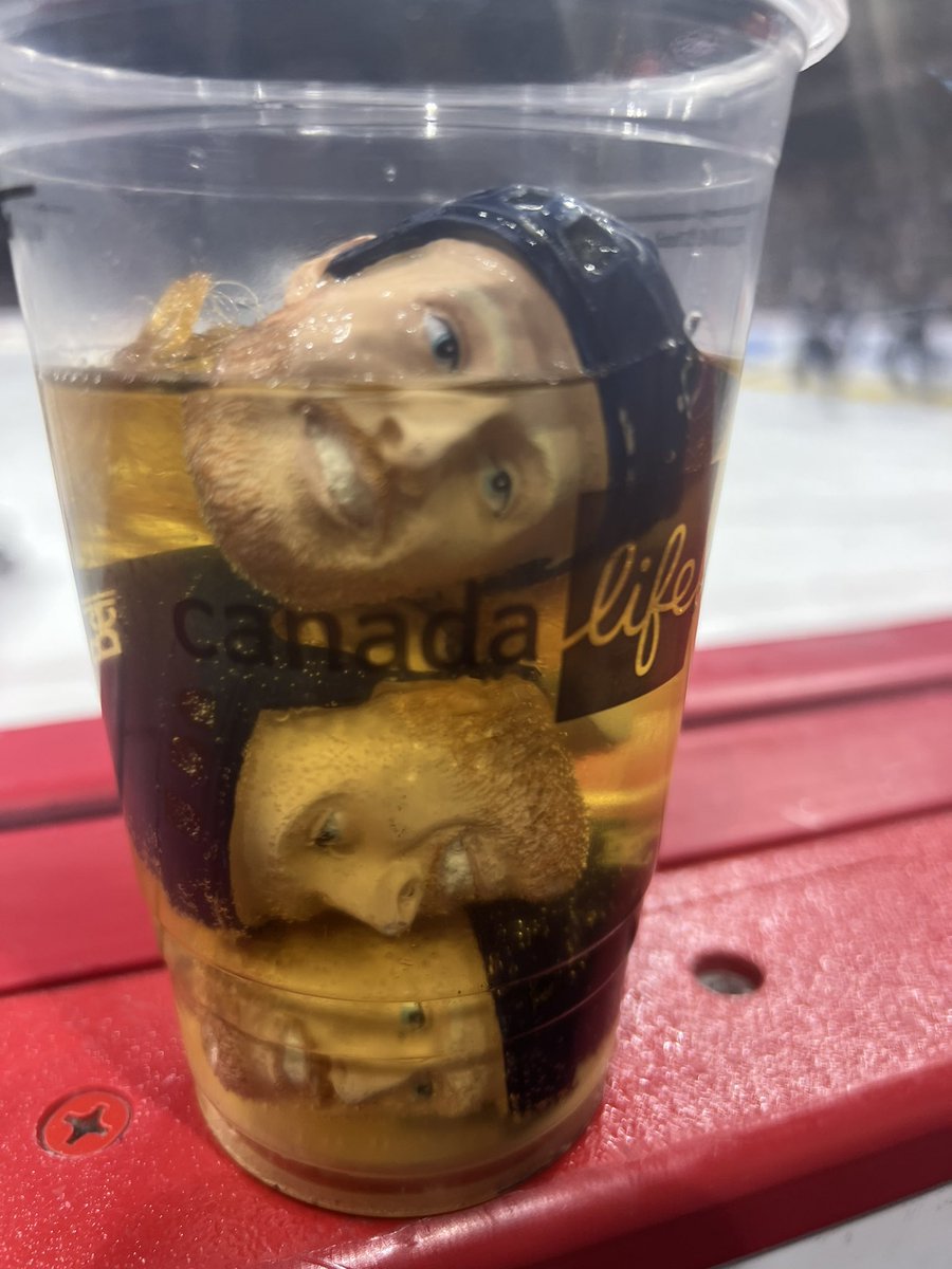 HalrossJason's tweet photo. New KFC blonde lager (AJZ) at jets game was tastey. https://t.co/2BPFdwznfW