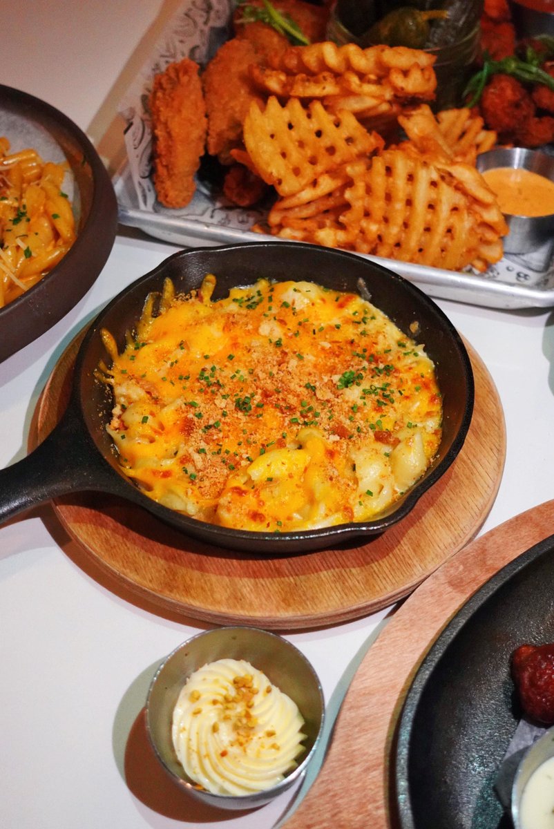 "My eyes were bigger than my stomach..."

Challenge accepted.

Embrace the food coma with a sizzlin' spread of Southern-style noshes to crush every craving. #DineH2

[📸: @foodierrachel]