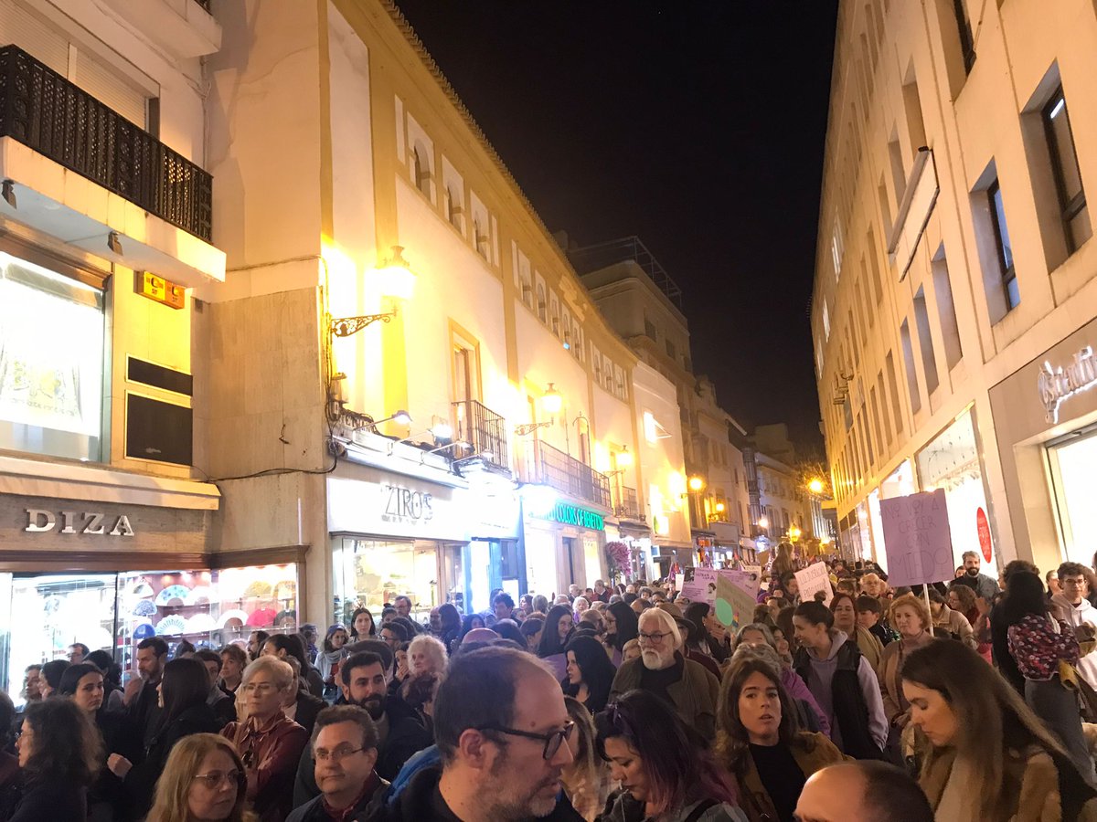 ismaelsc_'s tweet photo. 🟣 Este #8M hemos salido de nuevo a las calles de #Sevilla por los derechos de la mujer trabajadora. 

 ‼️ Ni un paso atrás. https://t.co/27qmVU03eR