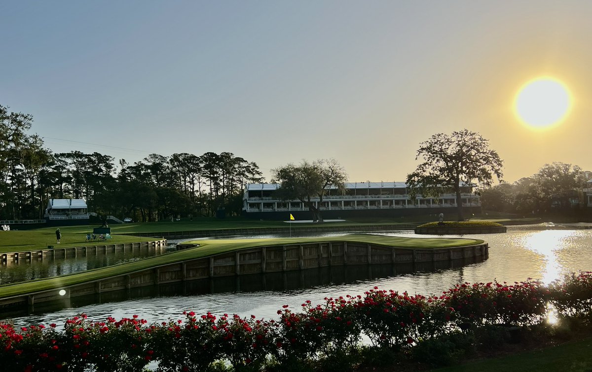 Look who I found working on the 17th this morning at @THEPLAYERSChamp — Andrea Caldera and Melody Ngorima. Happy #InternationalWomensDay! Keep up the good work ladies — you’re doing awesome! #WomenInTurf #THEPLAYERS
