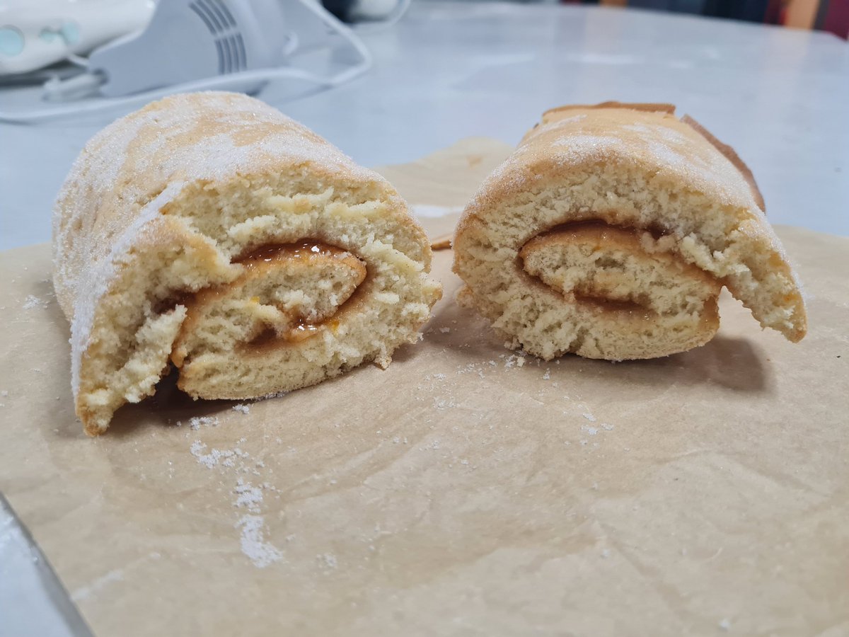 MrsJamesKitchen's tweet photo. Just leaving this here light & airy swiss roll with 8W @Whitefield_NW2 #foodscience in practise #mechanicalaeration grea foam production & careful folding in of flour using the cut & lift technique @Foodafactoflife @RoySocChem @cookeryteacher @ifst https://t.co/2LsMzShEYy
