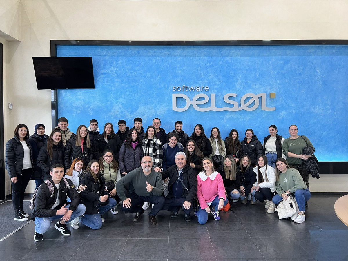 jmalex's tweet photo. Gran día en #softwareDelSol con el alumnado de 1AF visitando esta empresa pionera ¡algunas fotos!
#CyACartuja #FP @iescartuja https://t.co/0h3ti98Gho