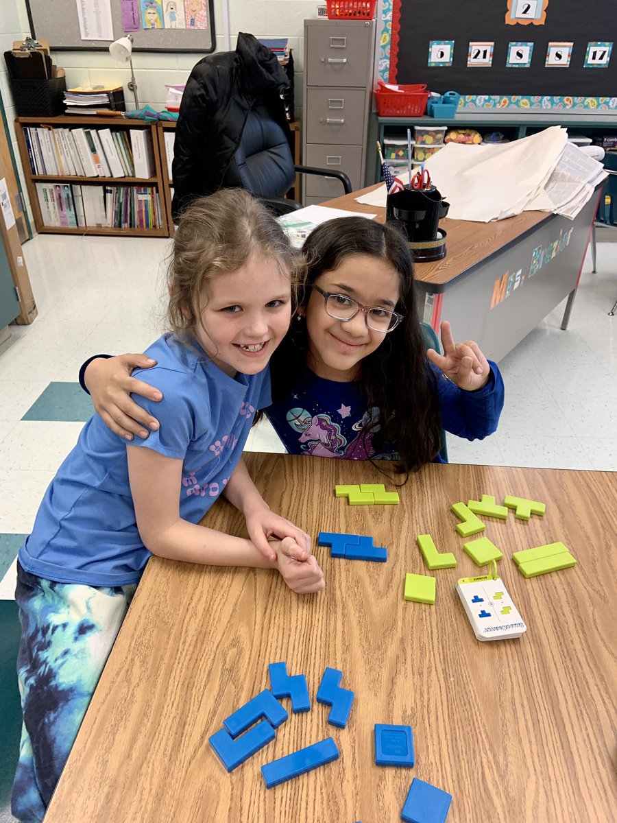Mrs_Brazier's tweet photo. Shapeometry fun with Mrs. Kiernan’s second graders today 💡@CPES_Cheetahs @Kiernan1st https://t.co/ZctKJLBiGd