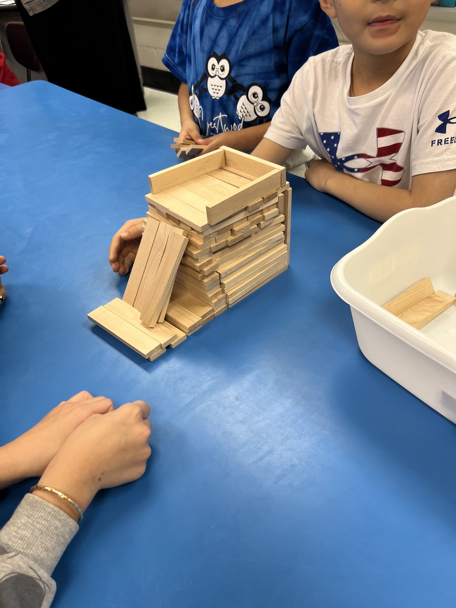 STEAM_Crestwood's tweet photo. Kindergartens learned how to keep people and pets safe from the sun. One way we brainstormed is shelters. They built their own shelter with Keva Planks. So impressive! @CrestwoodElem @CrestwoodES_k @ArtCreswood #STEAM https://t.co/ixhW9NfIf6