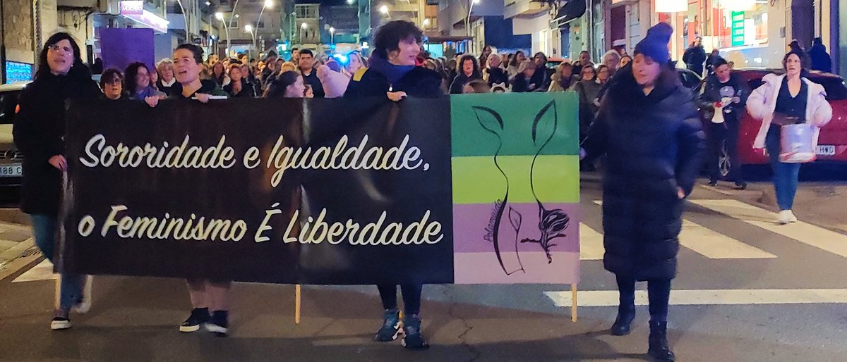 ChantadaConcell's tweet photo. Entre as actividades do #DíadaMuller ♀ #8M 2023 celebradas hoxe en #Chantada, a  asociación @polamiuda realizou unha manifestación dende a Plazuela ata a praza do Cantón onde leu un manifesto. https://t.co/v8AcpUap2I