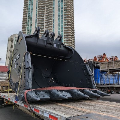 AMIAttachments's tweet photo. Look at what just arrived for #CONEXPO2023! The XMOR BHC Mining Bucket is just one of many in our powerful lineup next week. We can't wait to see everyone.
Only 6 more sleeps!

#amiattachments #xmor https://t.co/sGIaWnh10a