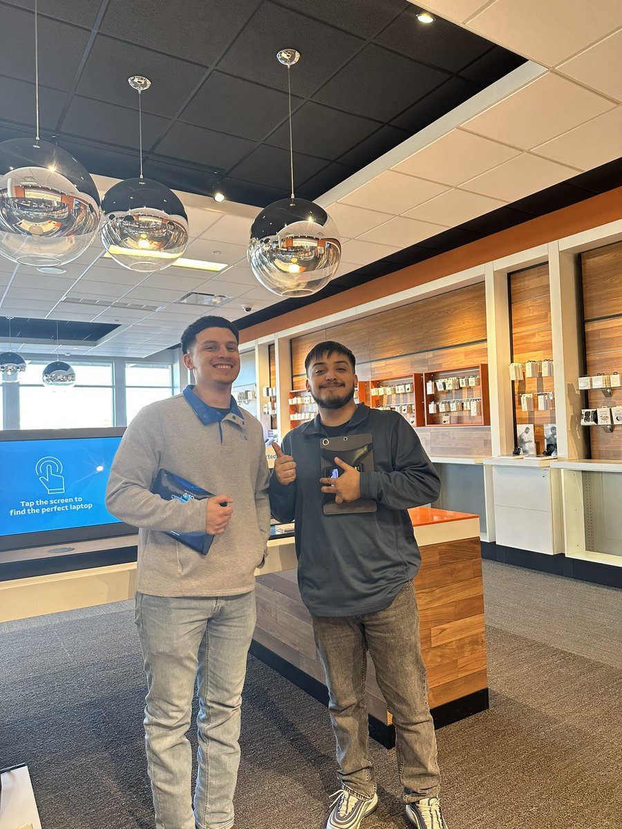 Aroldo (left) blessing his customer with AT&amp;T Business FIBER👏💪  #KAMOKonnects #winMOORE #KAMOEmployeeAppreciationWeek <a href="/p_coleman24/">Phil Coleman</a> @KAMO_A_Train