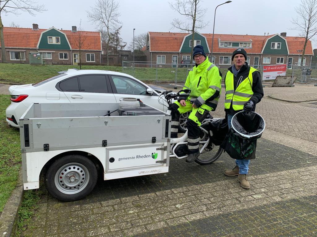 Vanmorgen met onze afvalheld Marcel Oostrik van de <a href="/gemeenteRheden/">Gemeente Rheden</a> op pad geweest  om zwerfafval op te ruimen op Calluna in Dieren. Helaas noodzakelijk dat dit bijna dagelijks moet gebeuren, trots op het belangrijke werk dat Marcel voor ons allemaal doet. #afvalhelden