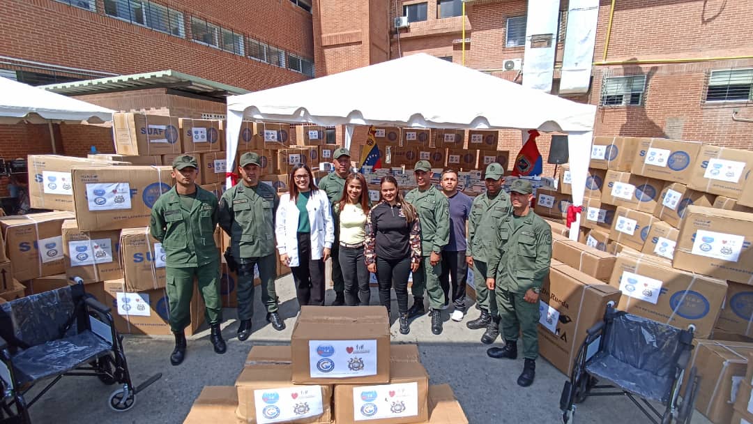 📢 #Atención || Desde el Hospital Central Rafael Medina Jiménez La Guaira Edo. La Guaira, la #FANB realizó la dotación de material médico descartable para el beneficio del pueblo guairense recibido por Dr. Lenin Izarra, Director de dicho centro de salud.
#ChavezFeminista #8Marzo
