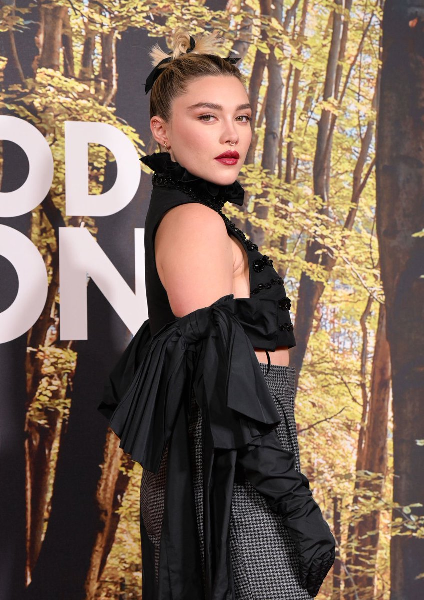 bestofpugh's tweet photo. florence pugh at the world premiere of ‘a good person’ https://t.co/S21Wq0U1xI
