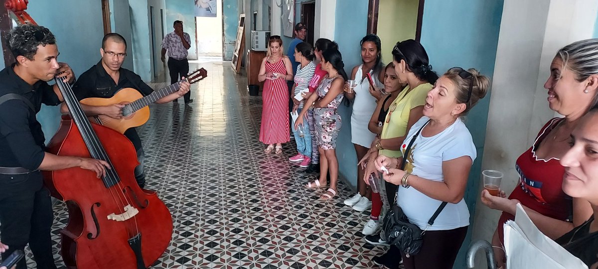 Javierol89's tweet photo. FELICIDADES!!!
Deseando que hoy sea un día cargado de buenas vibras, le celebramos el 8 de marzo a las féminas del colectivo de la Dirección Municipal de Cultura Manzanillo.
#MejorEsPosible 
#CulturaManzanillo 
@CapoNapoles @BeltranReynier https://t.co/9KdrAH7Y3q