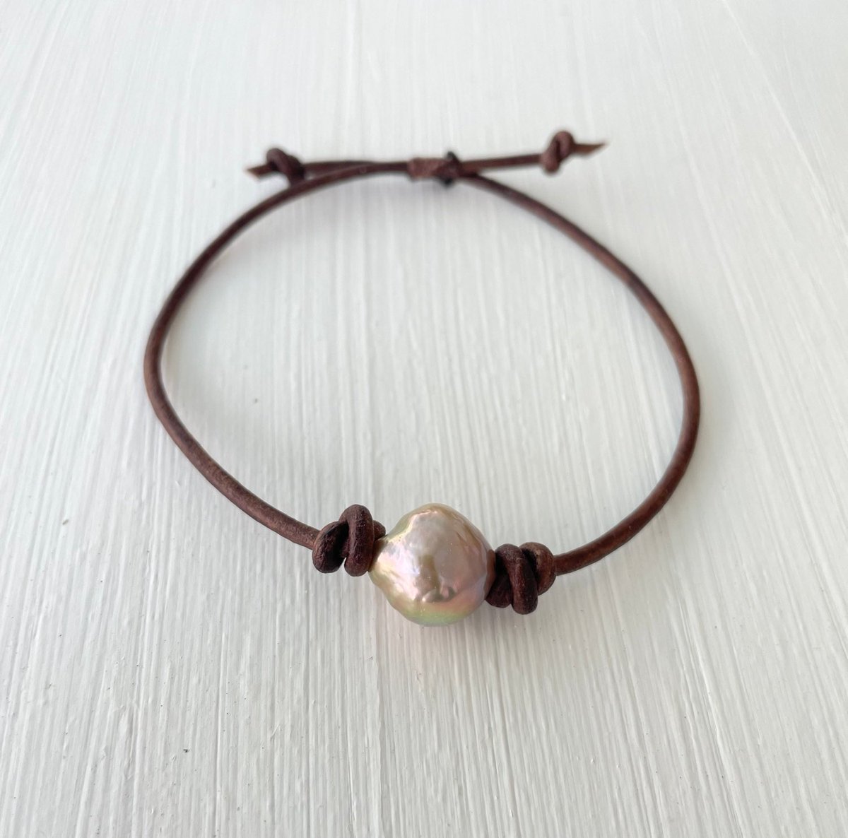 apolla_69's tweet photo. Excited to share this item from my #etsy shop: Leather freshwater pearl bracelet, gift for her, pearl bracelet, leather and single pearl bracelet, easter gift, gift for him https://t.co/pLkY0nulGg
#etsy #etsyseller #jewelry #uniquejewelry #etsystore #pearls https://t.co/nWvPMfJcIM