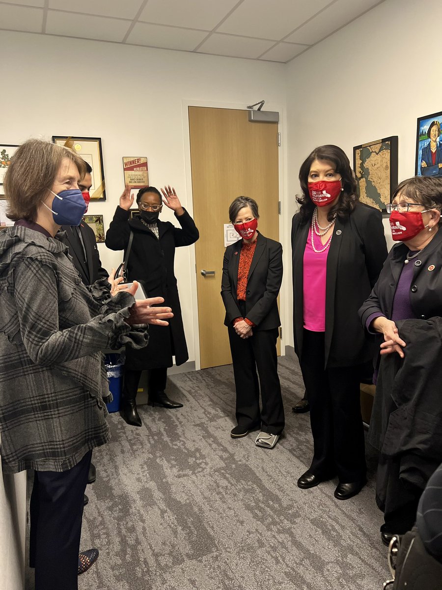 calstate's tweet photo. Thank you, Senator @NancySkinnerCA for meeting with Chancellor Koester, Trustee Chair Wenda Fong, @CSUStudents President Malhotra, CSUEB President @CathySandeen and other CSU leaders to discuss the CSU’s commitment to student success through #GradInitiative2025. 

#CSUforCA https://t.co/TsUbeJuih8