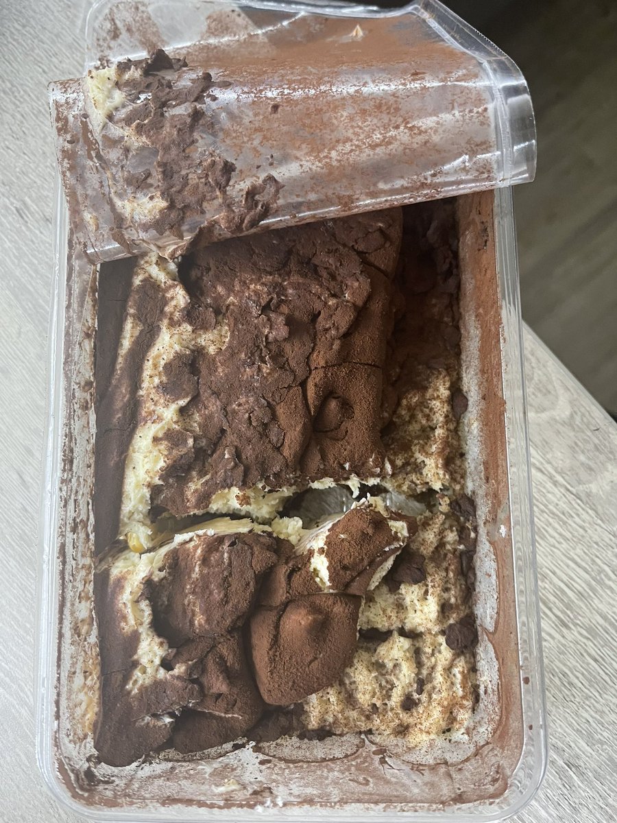 Had people round for dinner, and bought dessert courtesy of <a href="/AldiUK/">Aldi Stores UK</a> however looks like your staff were hungry while preparing? Hardly anything in the tiramisu. Awks trying to share it out between 6 people… #eatwhileyouwork #aldi #muggedoff