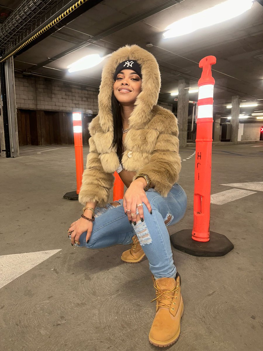 Destiny_Jones1's tweet photo. “Suede Tim’s on my feet keeps my cypher complete” @Timberland https://t.co/vVvaFoEWVP