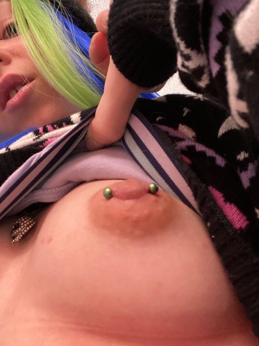 1 or 2 be serious 🥺 https://t.co/kLGEClImX6