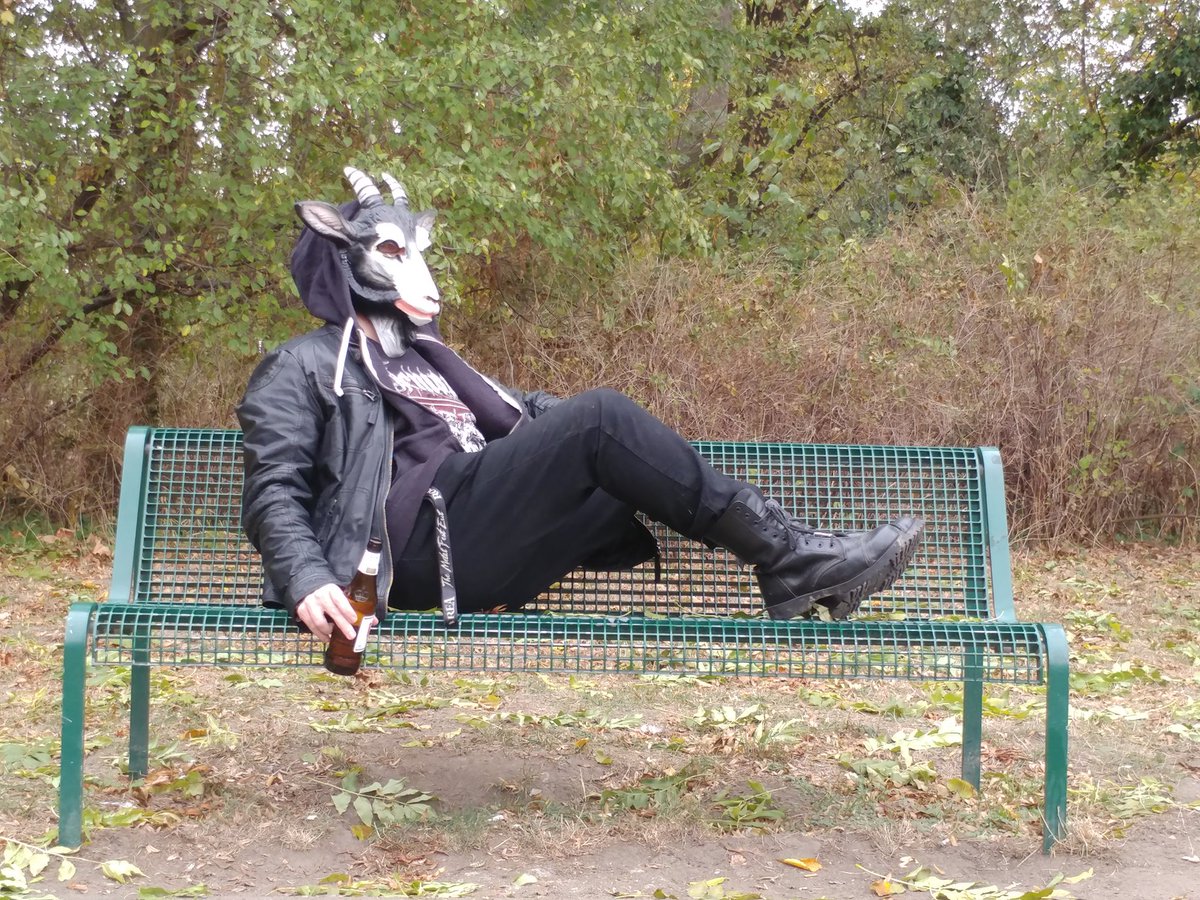PeacemakerZockt's tweet photo. without taking any new ones, post photos of you as: 

1) a romanceable NPC
2) a quest-giver NPC
3) the final boss of a game https://t.co/h9AZ5xVm6k