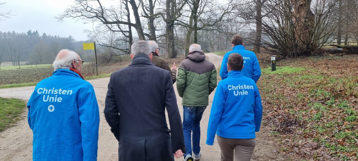 CURheden's tweet image. Woensdagochtend ontving @Natuurmonument ons voor een werkbezoek aan Nationaal Park Veluwezoom, samen met @CUGelderland kandidaten @dirkvreugdenhil (#1), @mariekevdbeek (#3) en @MaartenVelde (#5). 
Lees het verslag: rheden.christenunie.nl/k/n26891/news/… #stemnatuurlijk #ruimtevoorelkaar