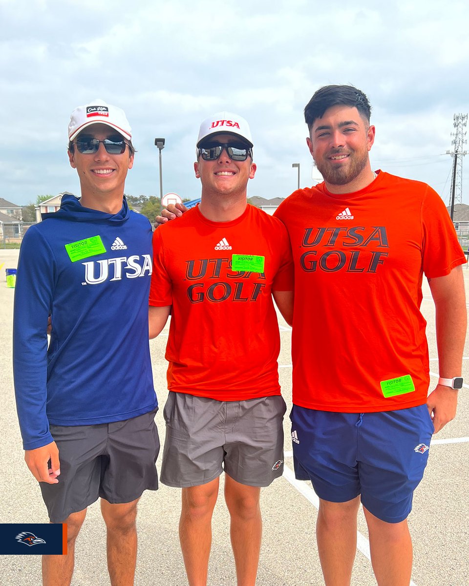 UTSAMensGolf's tweet photo. 𝗚𝗶𝘃𝗶𝗻𝗴 𝗕𝗮𝗰𝗸

It was an honor to serve our community at the Kay Franklin Elementary School Field Day.

#BirdsUp 🤙 https://t.co/2WTHf8OM4y