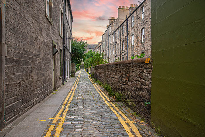 loving this #cobbledlane and #prettysky #stockbridge #auldreekie #edinburgh #scotland @VisitScotland @LoveEdinburgh @EdinburghLBB #Scottish