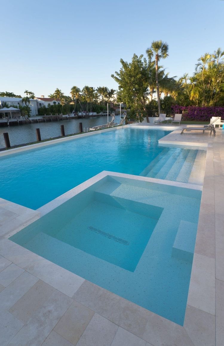 aknanarch_'s tweet photo. في يوم صيفي حار يكون #المسبح أعظم إختراع و المتنفس الجميل الذي يغير مزاجك 🏊🏻
 
اذا كنت تنوي إضافة #مسبح في منزلك هذا الثريد مهم لك 🫵🏻 

سأذكر أنواع #المسابح من حيث البنيه الأساسية والمواد و نظام إعادة تدوير المياه و الترشيح https://t.co/InQHtW1SSA