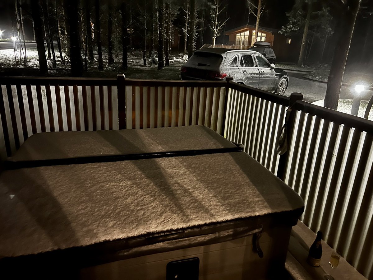 cjharding81's tweet photo. Hot tub in the snow with a belated birthday bottle of @Moet_UK @DarwinForest. Just because it’s a Wednesday night and we are on holiday! #staycation #uksnow https://t.co/es4cwIlsMx