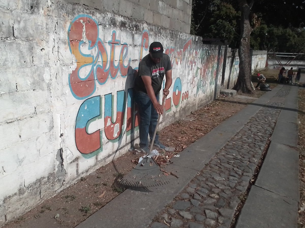 YaracuyMRT2's tweet photo. Desde el municipio Aristides Bastidas #Tupamaro, realiza operativo de limpieza en el paseo de los Estudiantes y así afirmando nuestro compromiso con el pueblo.

#LaEraRebelde
#ComunaYProduccion
@TupamaroMRT @WBenavides_MRT @Tupa_Esteban @BloqCentroOccid @DavidTupamaro https://t.co/QhePS2JEy5