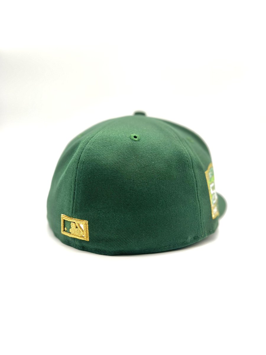 Feeling lucky 🍀? Celebrate the Astros & St. Patty's Day with this festive exclusive fitted hat from Eight One. The Emerald Isle has a dark green bill, matching back panels & a white front panel with the prototype logo accented with a shimmering gold. Gold UV.