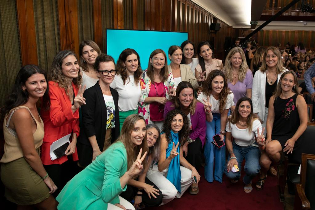 MalenaGalmarini's tweet photo. Por primera vez tenemos el dato oficial del costo económico para saber cuánto destinan las familias a alimentar, vestir, garantizar vivienda, trasladar y cuidar. Ahora  nos queda que llegue al Poder Judicial y que lo pongan en funcionamiento!

#ÍndiceDeCrianza https://t.co/6a5dpooayd