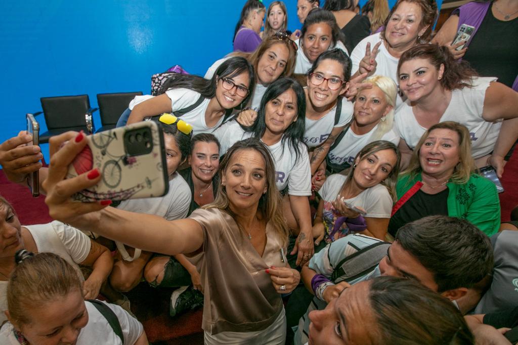 MalenaGalmarini's tweet photo. Por primera vez tenemos el dato oficial del costo económico para saber cuánto destinan las familias a alimentar, vestir, garantizar vivienda, trasladar y cuidar. Ahora  nos queda que llegue al Poder Judicial y que lo pongan en funcionamiento!

#ÍndiceDeCrianza https://t.co/6a5dpooayd