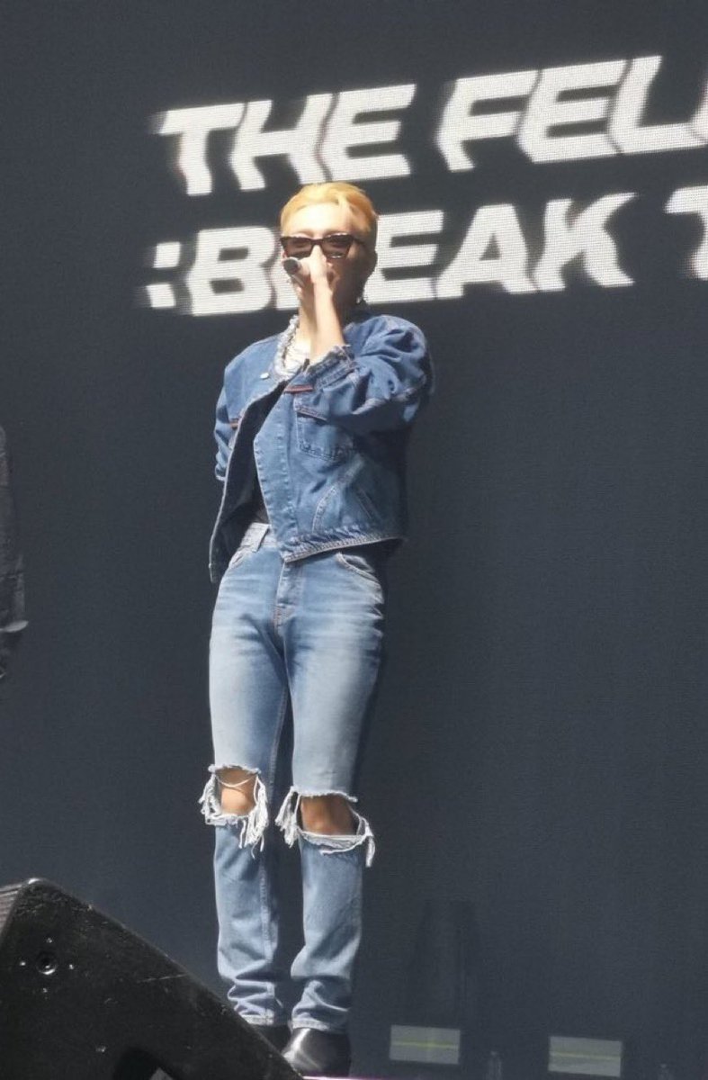 ikuumilkis's tweet photo. Wow…curves filling those pants… https://t.co/3cz8nu1qop