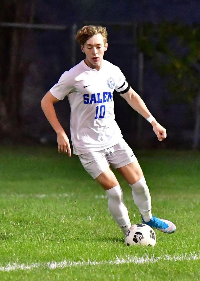 wearesoccer_mi's tweet photo. #ClassOf2023 #MIMSocCommit
Logan Harkins
Defender
H.S. Team: @SalemBSoccer
Club Team: @DCFCWest
Committed to @LTUMensSoccer https://t.co/BqJ9ue4he1