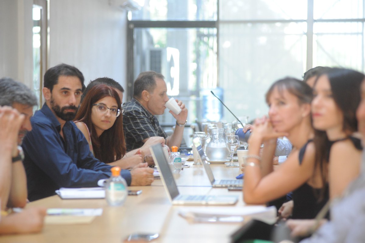 CICOP_ok's tweet photo. ⭕️ Se reunió hoy la paritaria de lxs Profesionales de la Salud

👉🏻 El Ejecutivo provincial propuso para la Ley 10.471: 40% de aumento hasta julio en 3 tramos

En mayo Cláusula de Monitoreo y Revisión
En agosto reapertura de paritarias

+info: https://t.co/Zr4g8PU73Q

@PrensaCICOP https://t.co/O3Pr5oR1AK