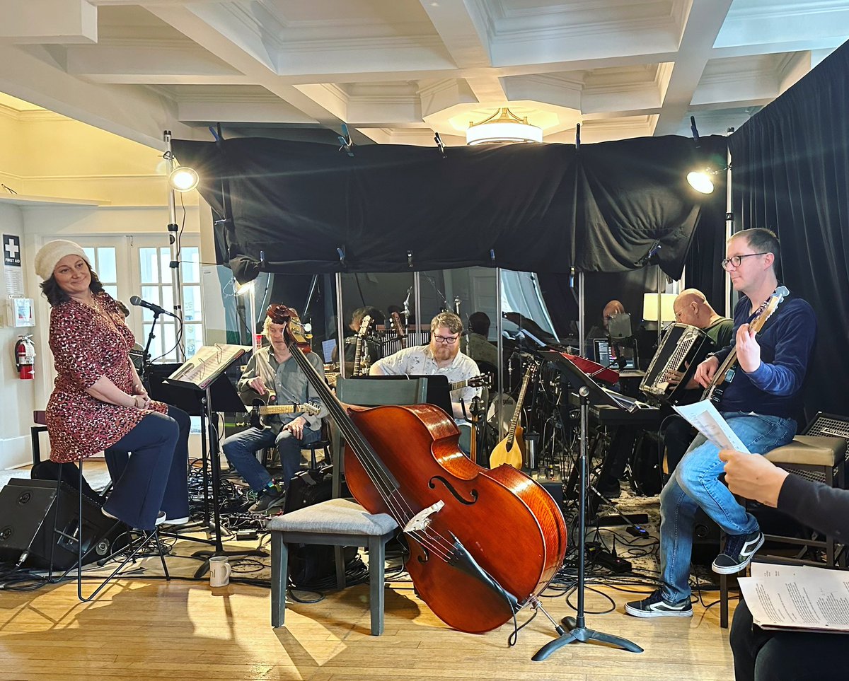 TerraBruceProd's tweet photo. THE BAND! Lots of sparkle coming from these fabulous musicians as we workshop our new musical inspired by the Irish Rovers! …can anyone spy Chuck Bucket or Scott Mansfield? 👀 😜
#wasntthataparty https://t.co/I75YJgzHgJ