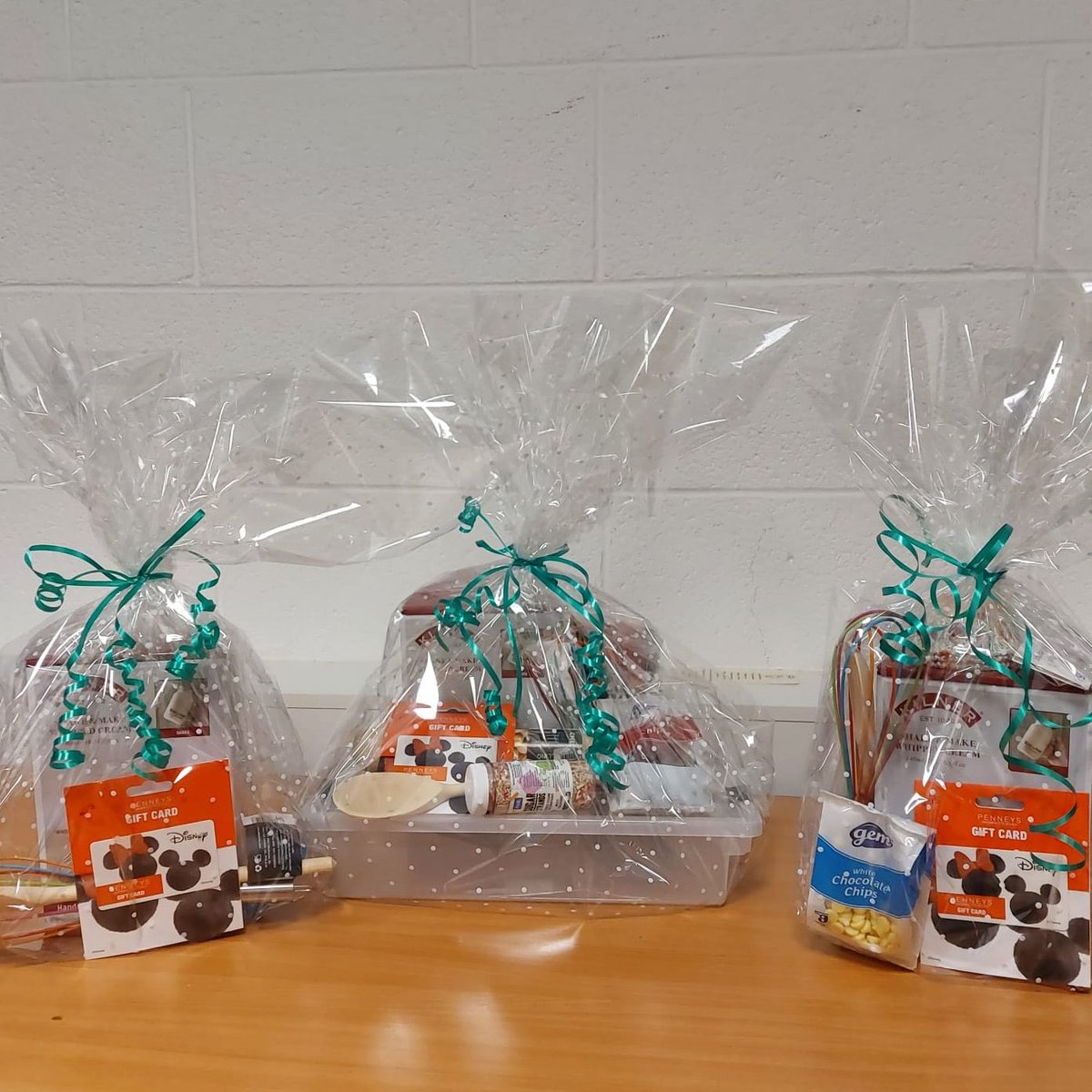 olb_homeec's tweet photo. Our annual Cupcake Competition will take place this Friday as part of our celebration of #worldhomeeconomicsday. Well done to all the girls who sent in an application👏 #skillsforlife #reducefoodewaste  #homeoftheyear #healthpromotingschool @olb_homeec @OLBAthlone @ATHE_HomeEc https://t.co/BZSycvTe0B