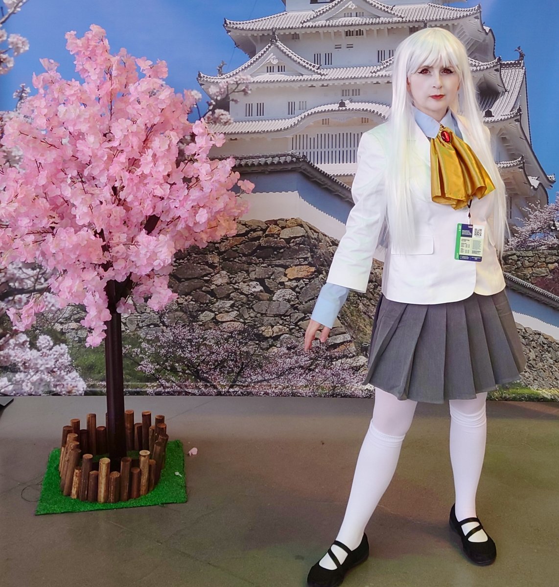 webtoongenius's tweet photo. Siera J. Loyard from the webtoon and anime Noblesse. Next year I hope to add her awesome weapon! @emeraldcitycon #eccc #eccc23 https://t.co/V9uHnJCNef