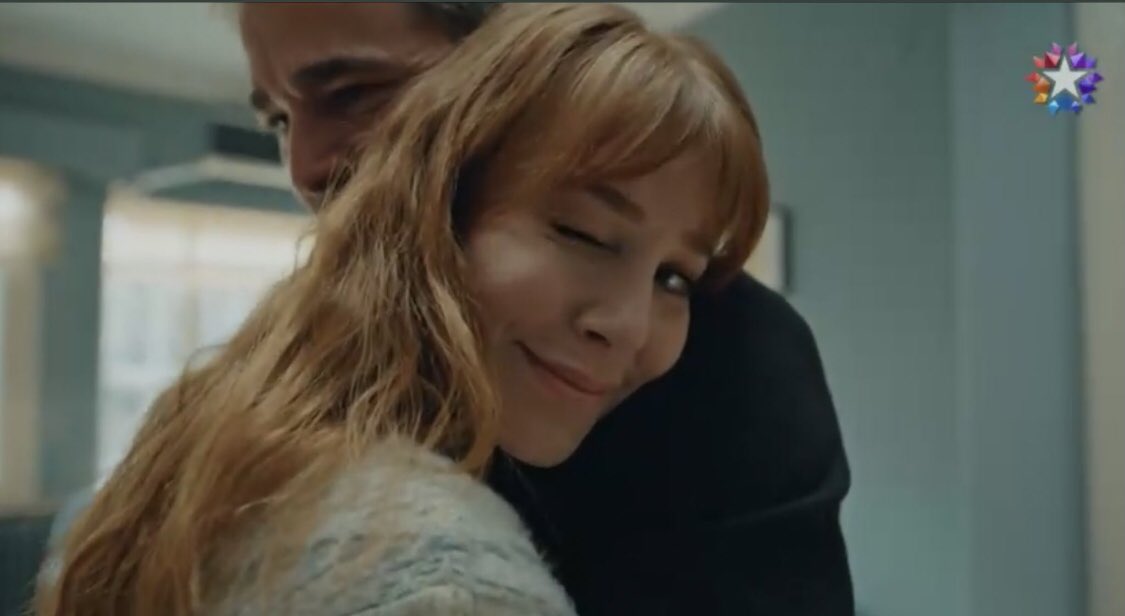 happinesss73's tweet photo. Se dieron cuenta que nos guiñó😉
Si Peri, sabemos que nos amas y te bancamos siempre.

#ElçinSangu #ÇöpAdam #TamPer #EnginAltanDüzyatan https://t.co/g2XmFOlgG7