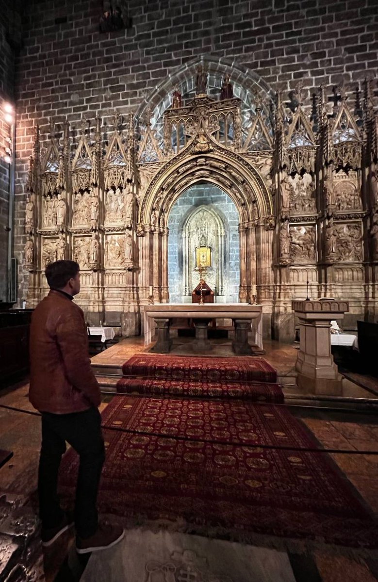 JoselicoAlmagro's tweet photo. Desde aquel día, varias han sido las veces que he vuelto a visitar la capital del Turia, y siempre busco un hueco para visitar su fabulosa Catedral, y la Capilla del Santo Cáliz, donde se encuentra el Grial.
#SantoGrial #SantoCaliz #catedraldevalencia https://t.co/E2oOk7VMT6